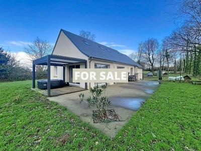 Detached House with Landscaped Garden