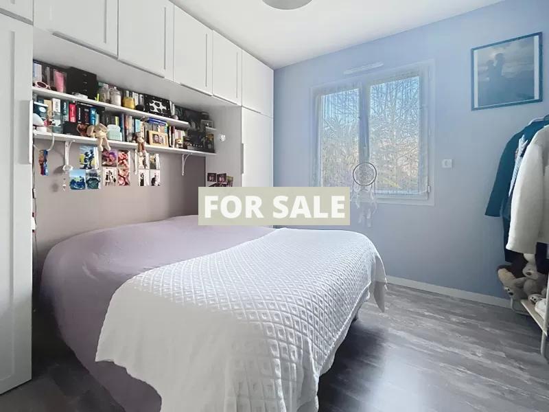 Detached House with Landscaped Garden