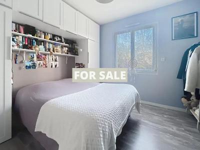 Detached House with Landscaped Garden