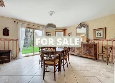 Detached House with Garden Close to the Coast