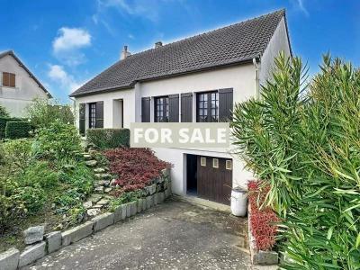 Detached House with Garden by the Coast