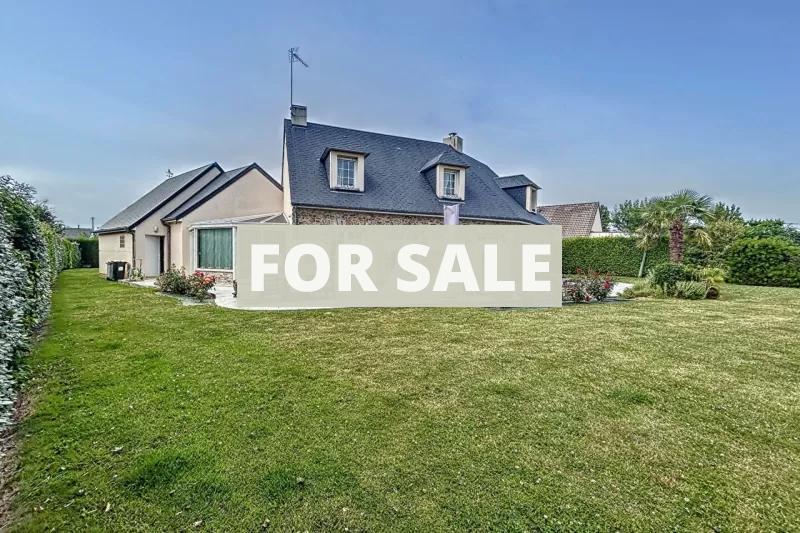 Detached House with Garden Close to the Coast
