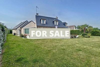 Detached House with Garden Close to the Coast