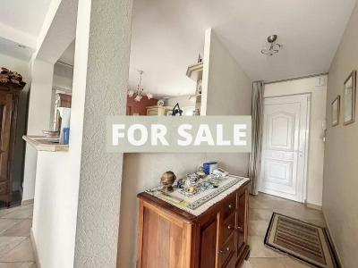 Detached House with Garden Close to the Coast