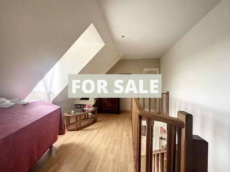Detached House with Garden Close to the Coast