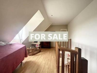 Detached House with Garden Close to the Coast