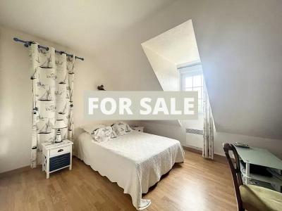 Detached House with Garden Close to the Coast