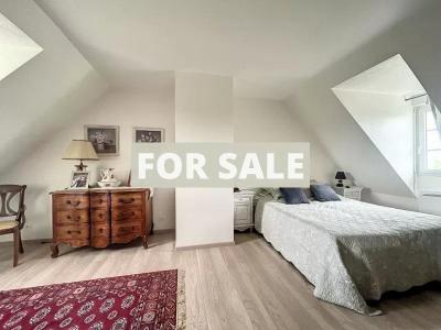 Detached House with Garden Close to the Coast