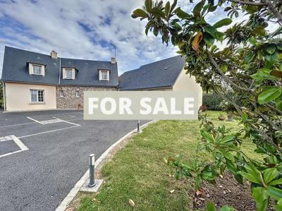 Detached House with Garden Close to the Coast