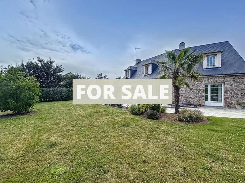 Detached House with Garden Close to the Coast