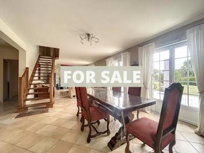 Detached House with Garden Close to the Coast