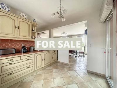 Detached House with Garden Close to the Coast