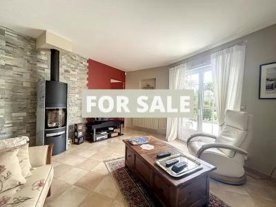 Detached House with Garden Close to the Coast