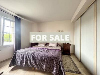 Detached House with Garden Close to the Coast