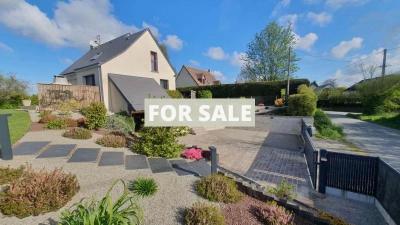 Contemporary Detached House with Garden