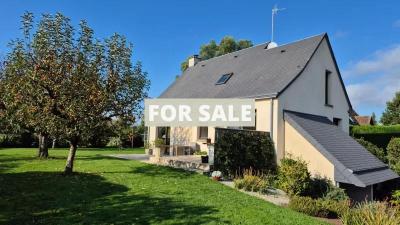 Contemporary Detached House with Garden