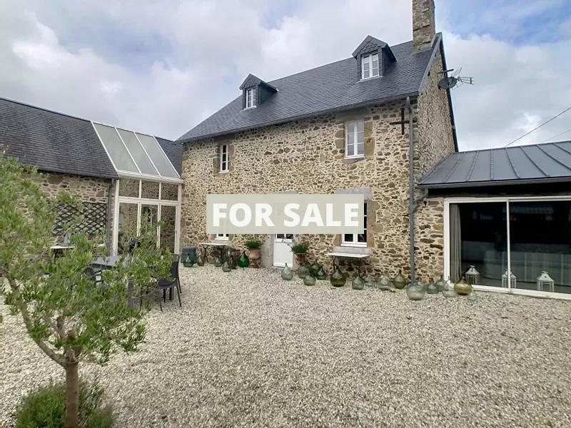 Detached Coastal House with Swimming Pool