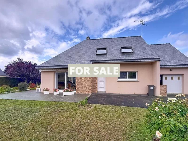 Detached House with Garden by the Coast