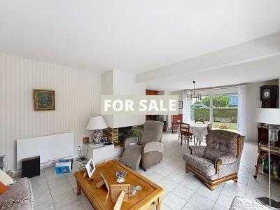 Detached House with Garden by the Coast