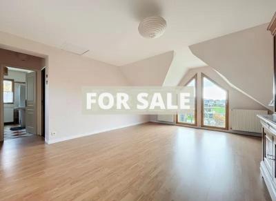 Detached House with Garden Close to the Coast