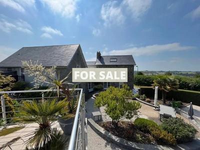 Detached House with Garden by the Coast