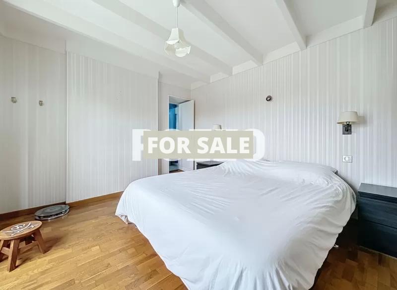 Detached House with Garden by the Coast