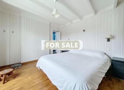 Detached House with Garden by the Coast