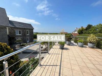 Detached House with Garden by the Coast