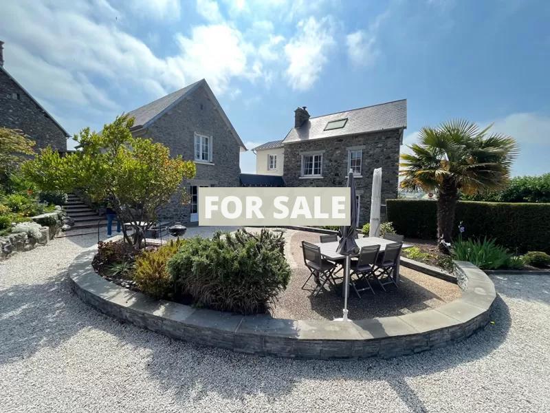 Detached House with Garden by the Coast