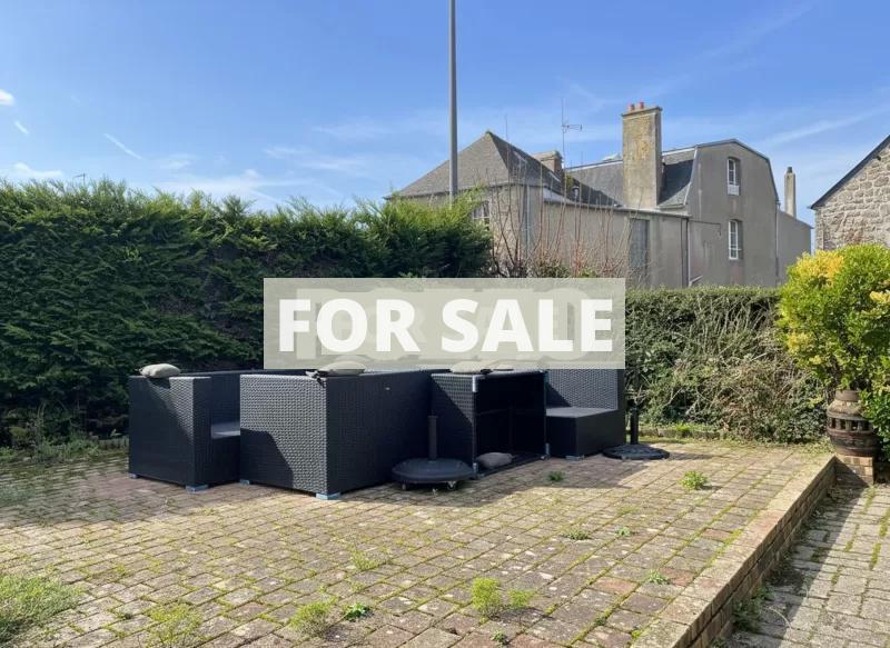 Traditional House with Garden