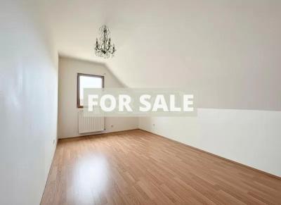 Detached House with Garden Close to the Coast