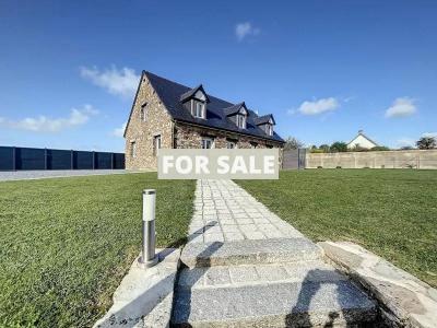 Detached Country House with Garden by the Coast