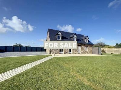 Detached Country House with Garden by the Coast