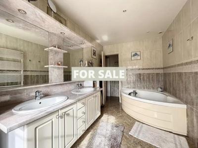 Manor House, Second House with Garden by the Coast