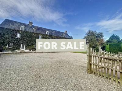 Detached Country House with Landscaped Garden