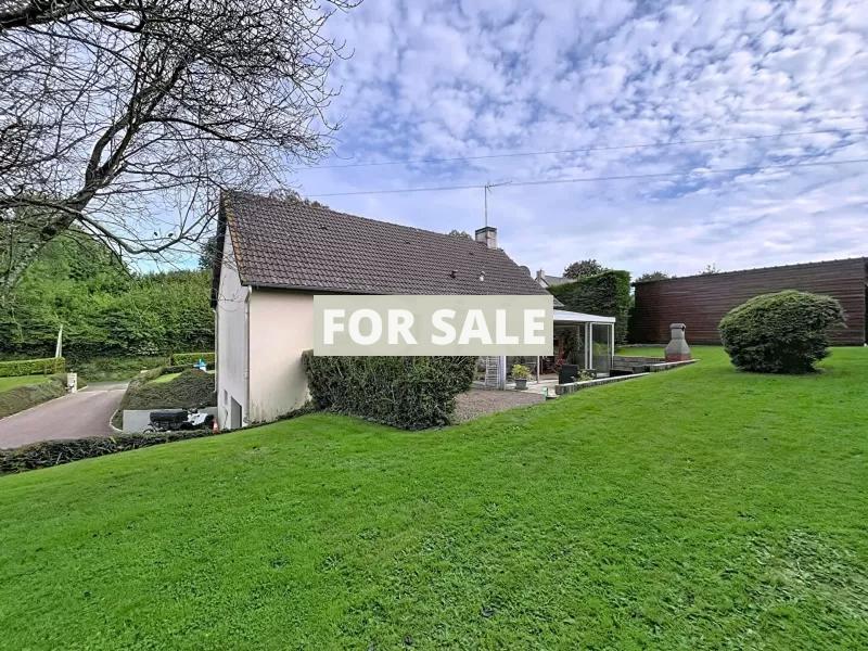 Detached House with Garage and Garden