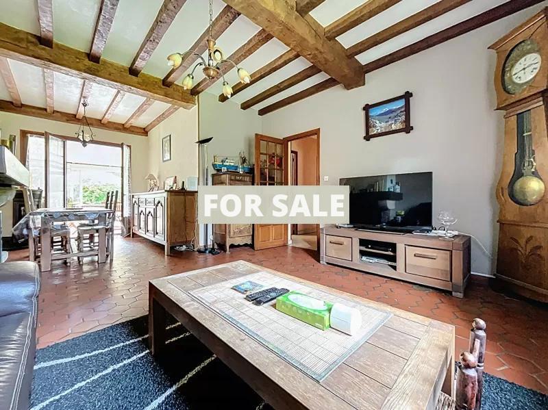 Detached House with Garage and Garden