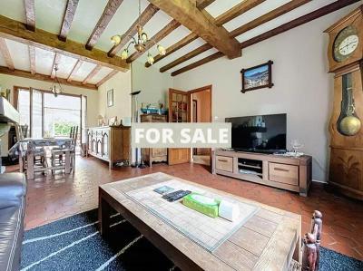 Detached House with Garage and Garden