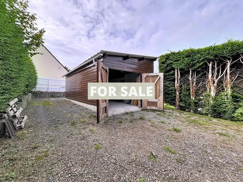Detached House with Garage and Garden