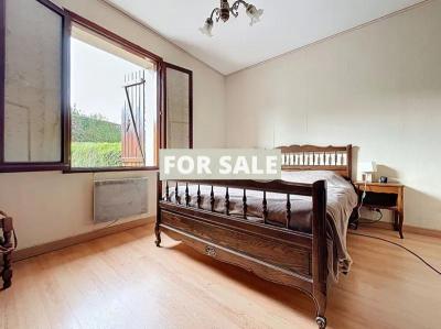 Detached House with Garage and Garden