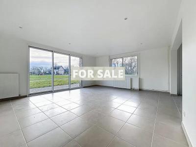 Detached House with Garden by the Coast