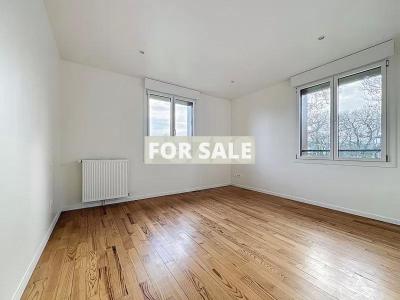 Detached House with Garden by the Coast