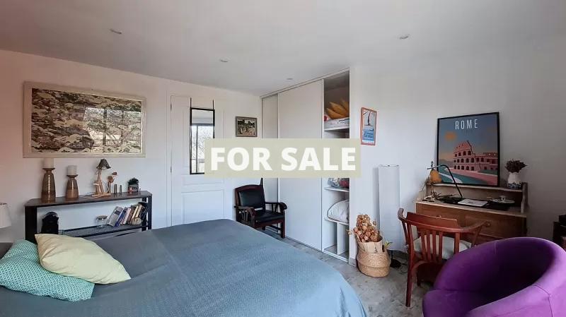 Detached House with Garden by the Coast