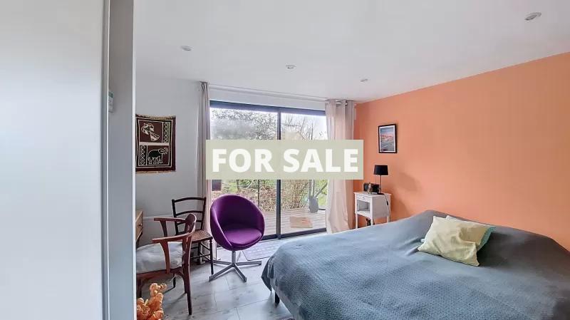 Detached House with Garden by the Coast