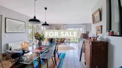 Detached House with Garden by the Coast