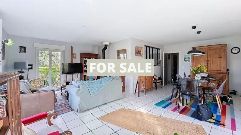 Detached House with Garden by the Coast