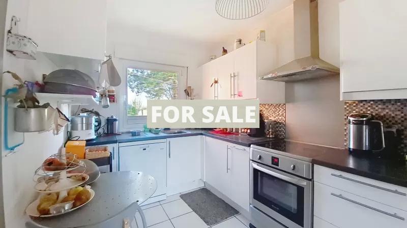 Detached House with Garden by the Coast