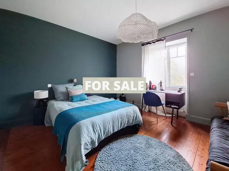 Stunning Manor House in Parkland Gardens