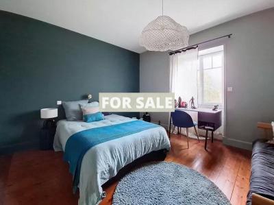 Stunning Manor House in Parkland Gardens