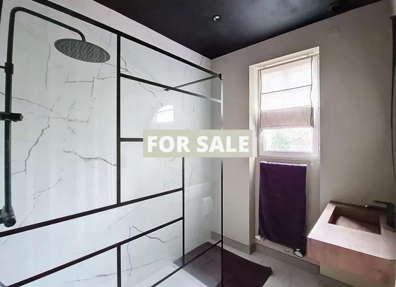 Stunning Manor House in Parkland Gardens